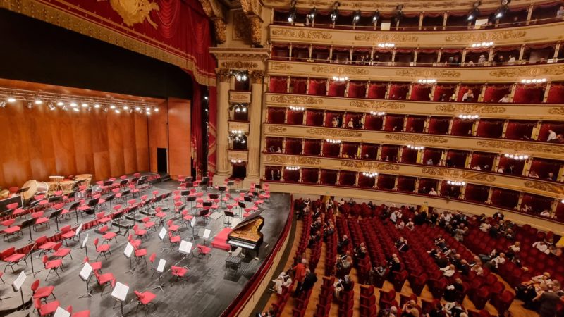 Vivere Milano. Le note eleganti del passato e i mille colori del futuro.